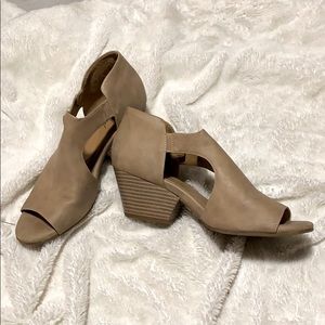 natural soul heel sandals